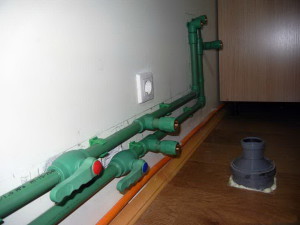 Лучший вариант  для домашнего водопровода - полипропилен