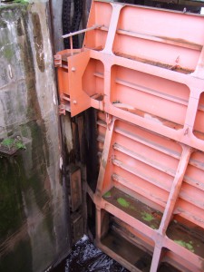 Глубинный затвор водоспуска Волховской ГЭС