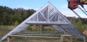 Металлическая треугольная ферма
